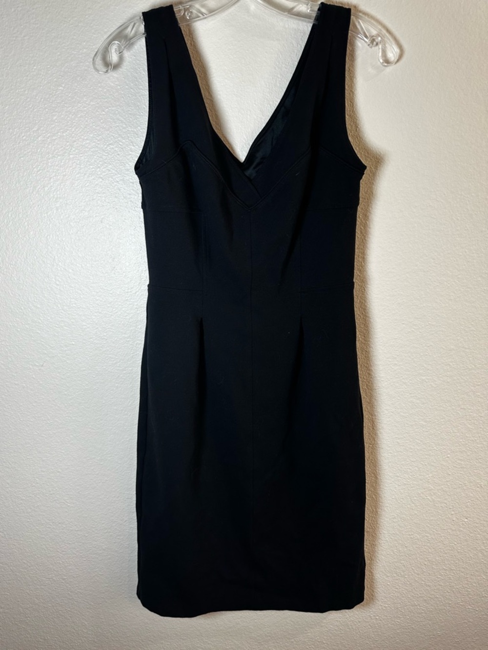 Diane Von Furstenberg‎ Sleek Black V-Neck Mini Dress size 8